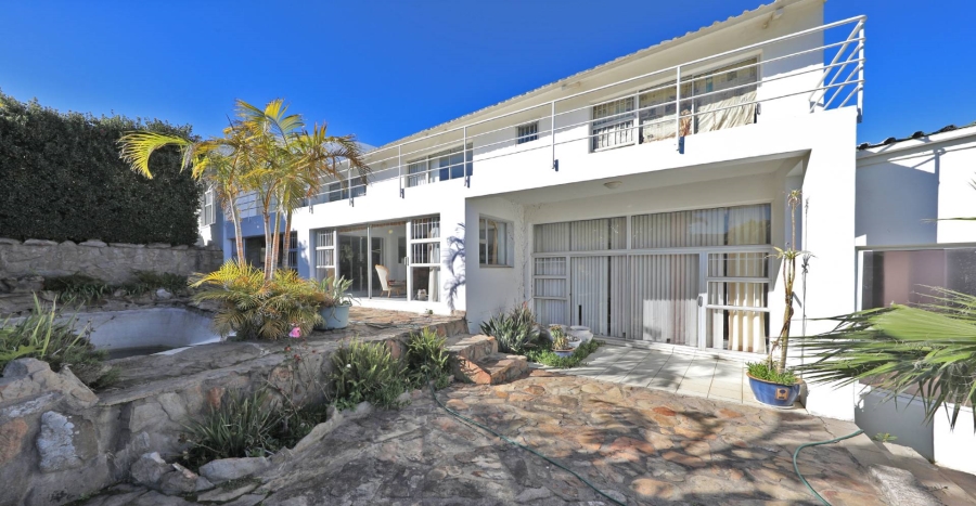 5 Bedroom Property for Sale in Plattekloof Western Cape
